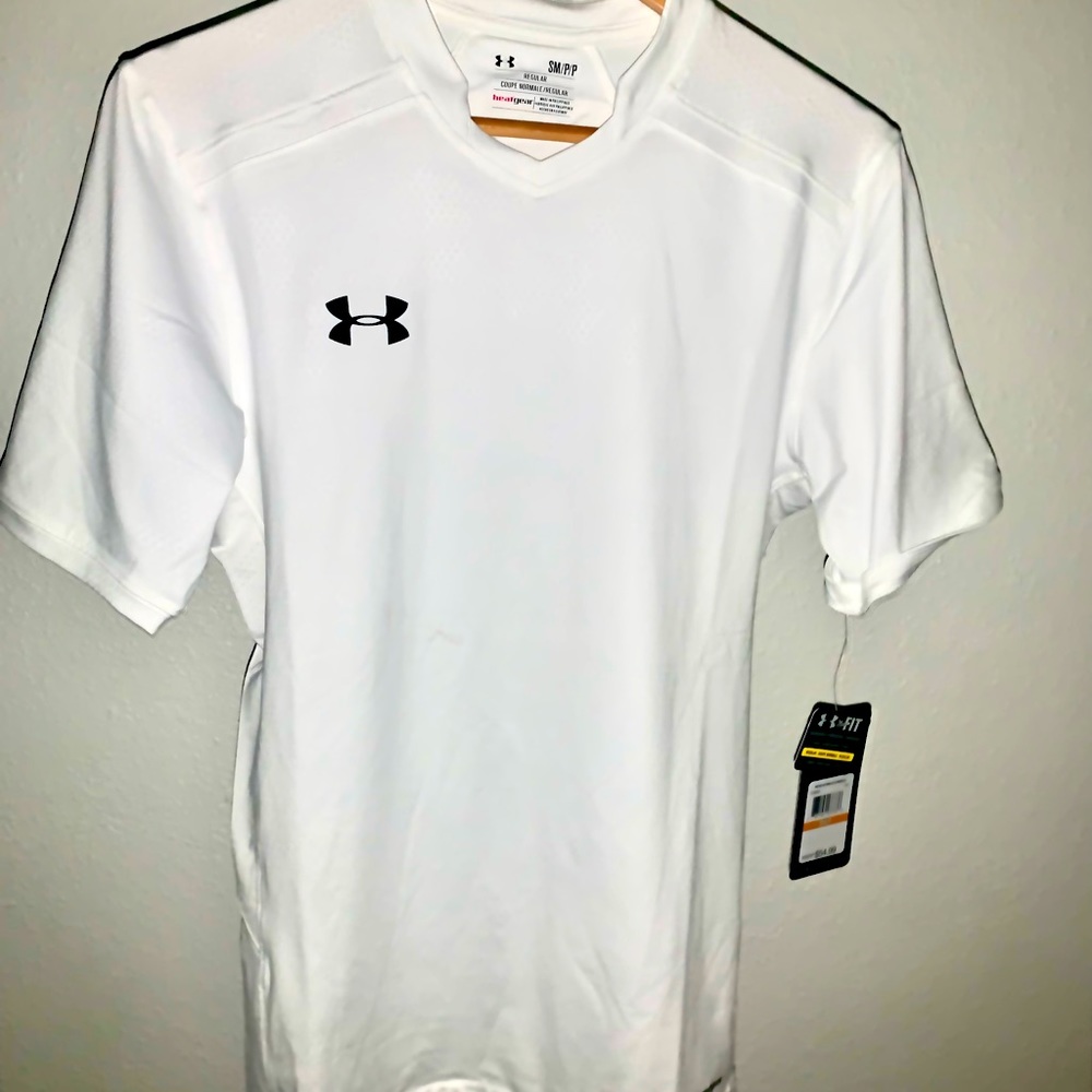 NEW Under Armour heatgear white short sleeve regular cut mens size S great gift!
